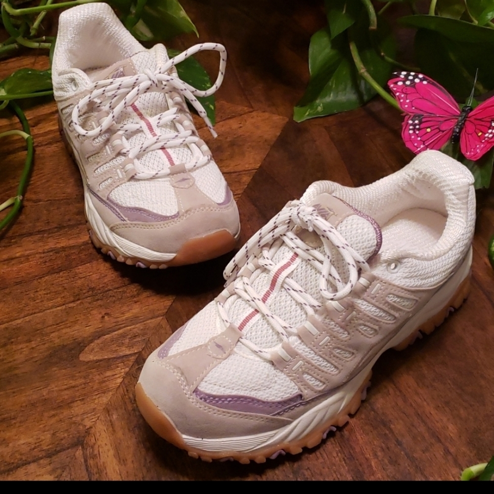 Avia Elevate athletic sneakers